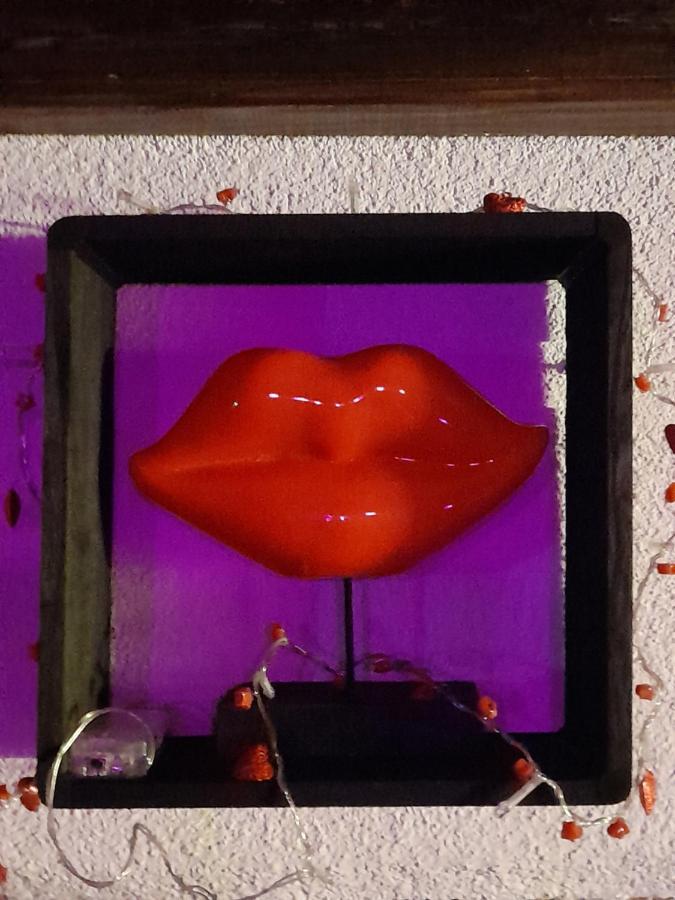 Love Room Le Rouge Et Noir Barr Exterior photo