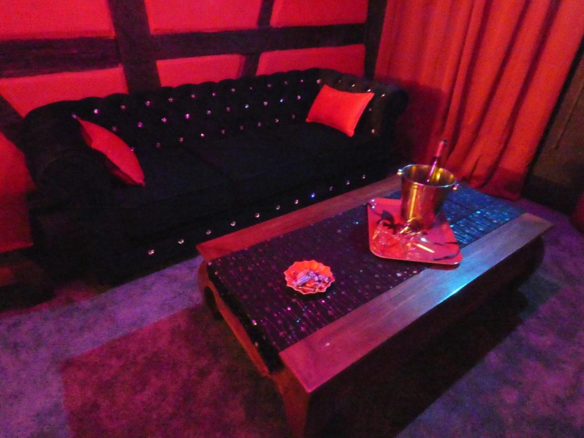 Love Room Le Rouge Et Noir Barr Exterior photo