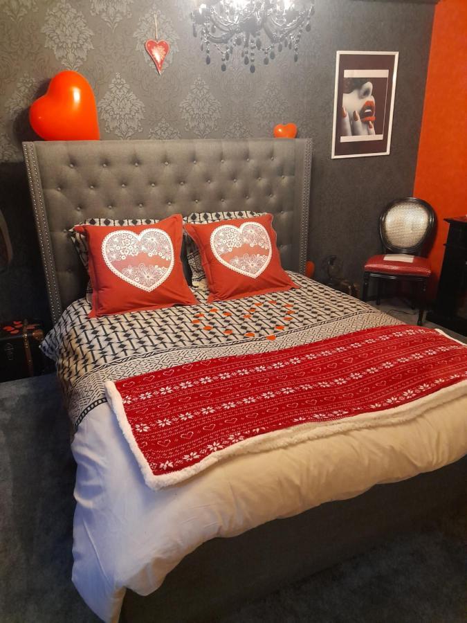 Love Room Le Rouge Et Noir Barr Exterior photo