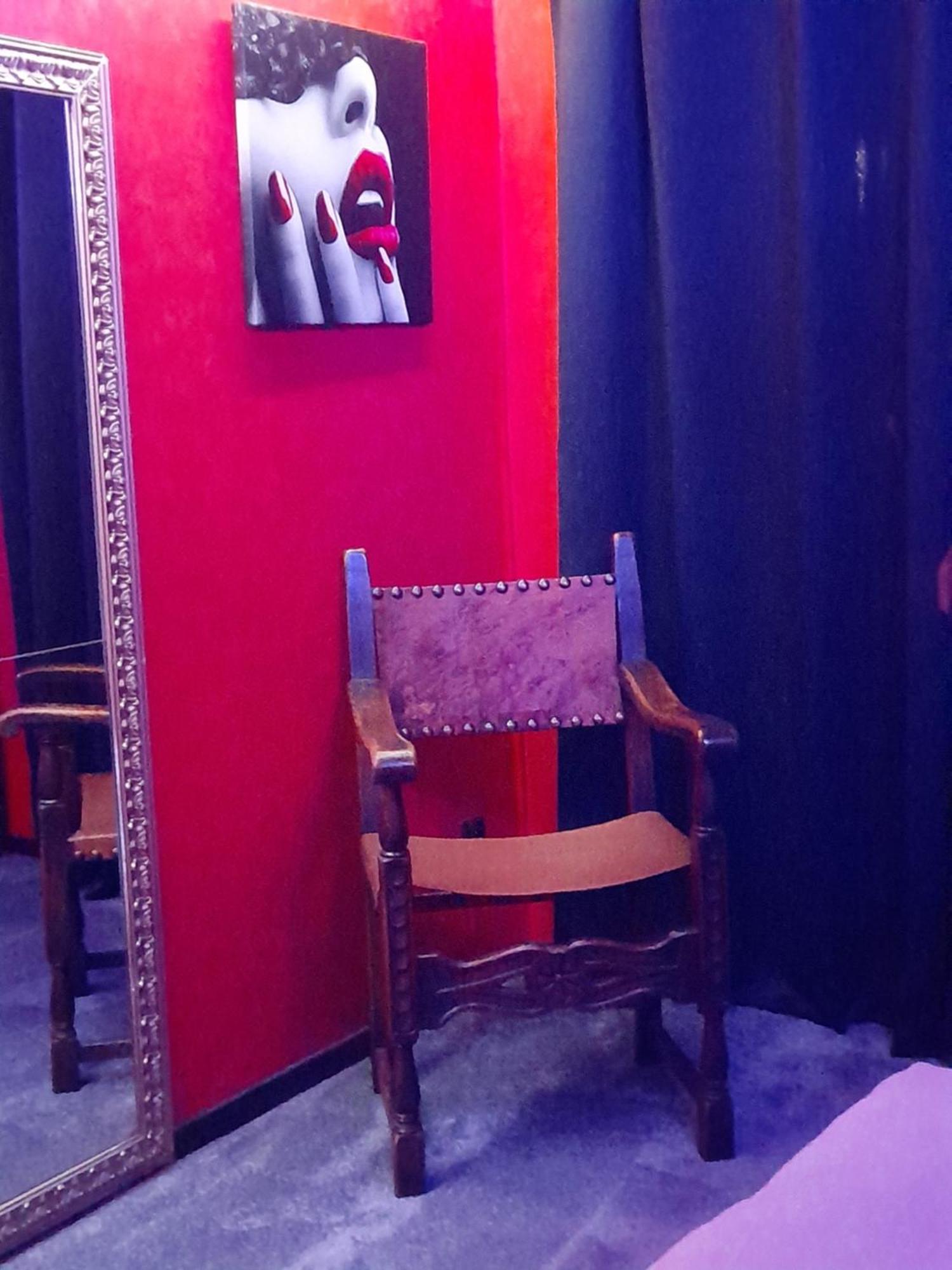 Love Room Le Rouge Et Noir Barr Exterior photo
