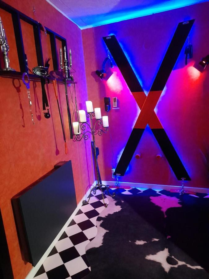 Love Room Le Rouge Et Noir Barr Exterior photo
