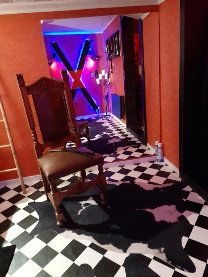 Love Room Le Rouge Et Noir Barr Exterior photo