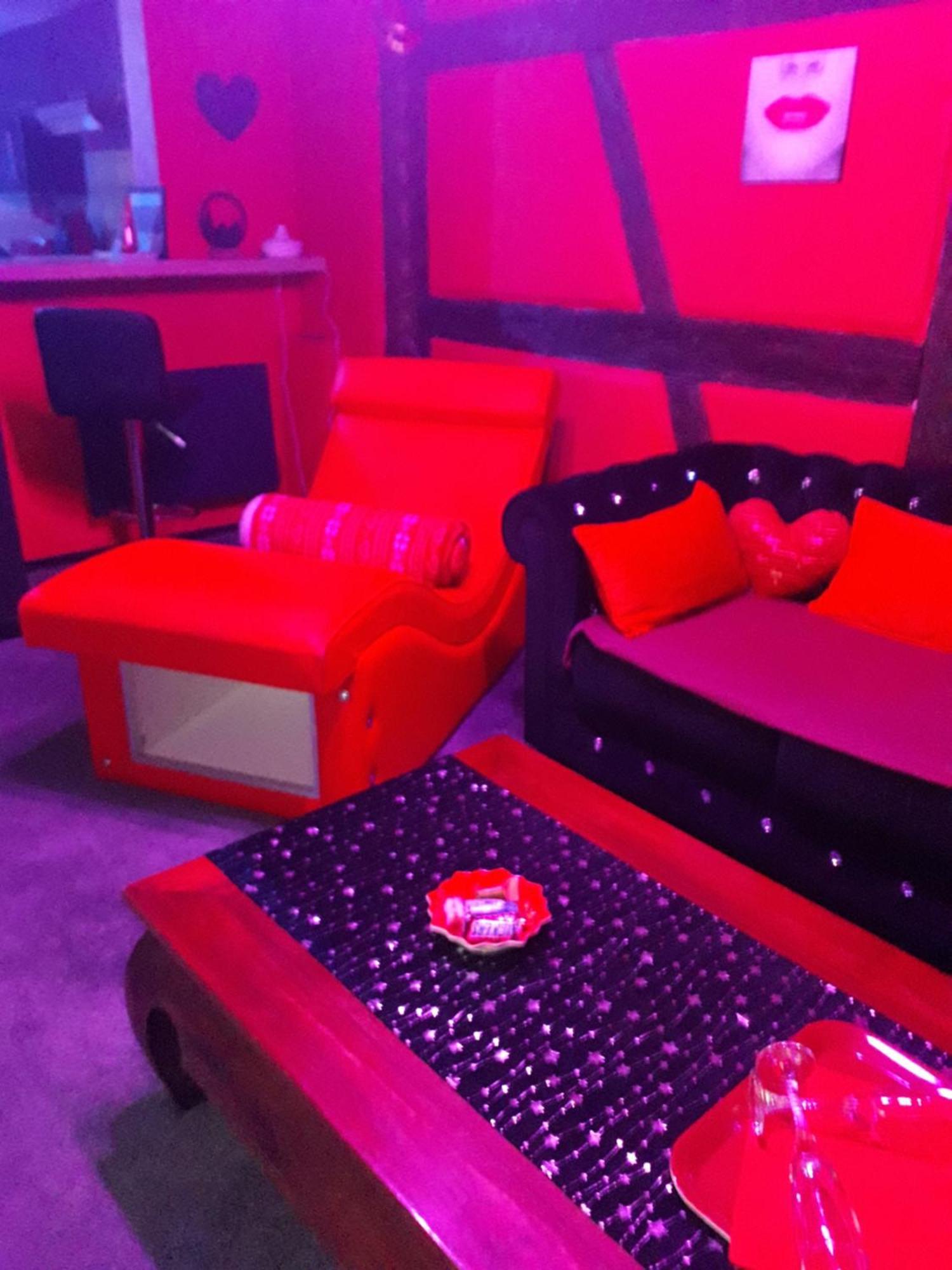 Love Room Le Rouge Et Noir Barr Exterior photo