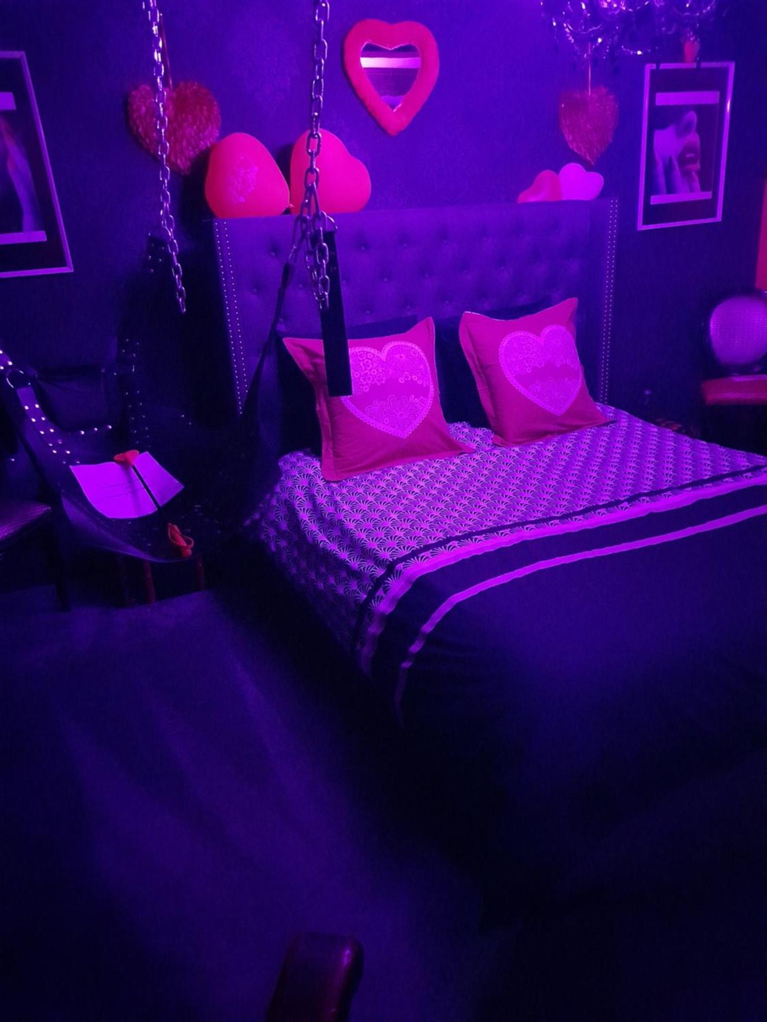 Love Room Le Rouge Et Noir Barr Exterior photo