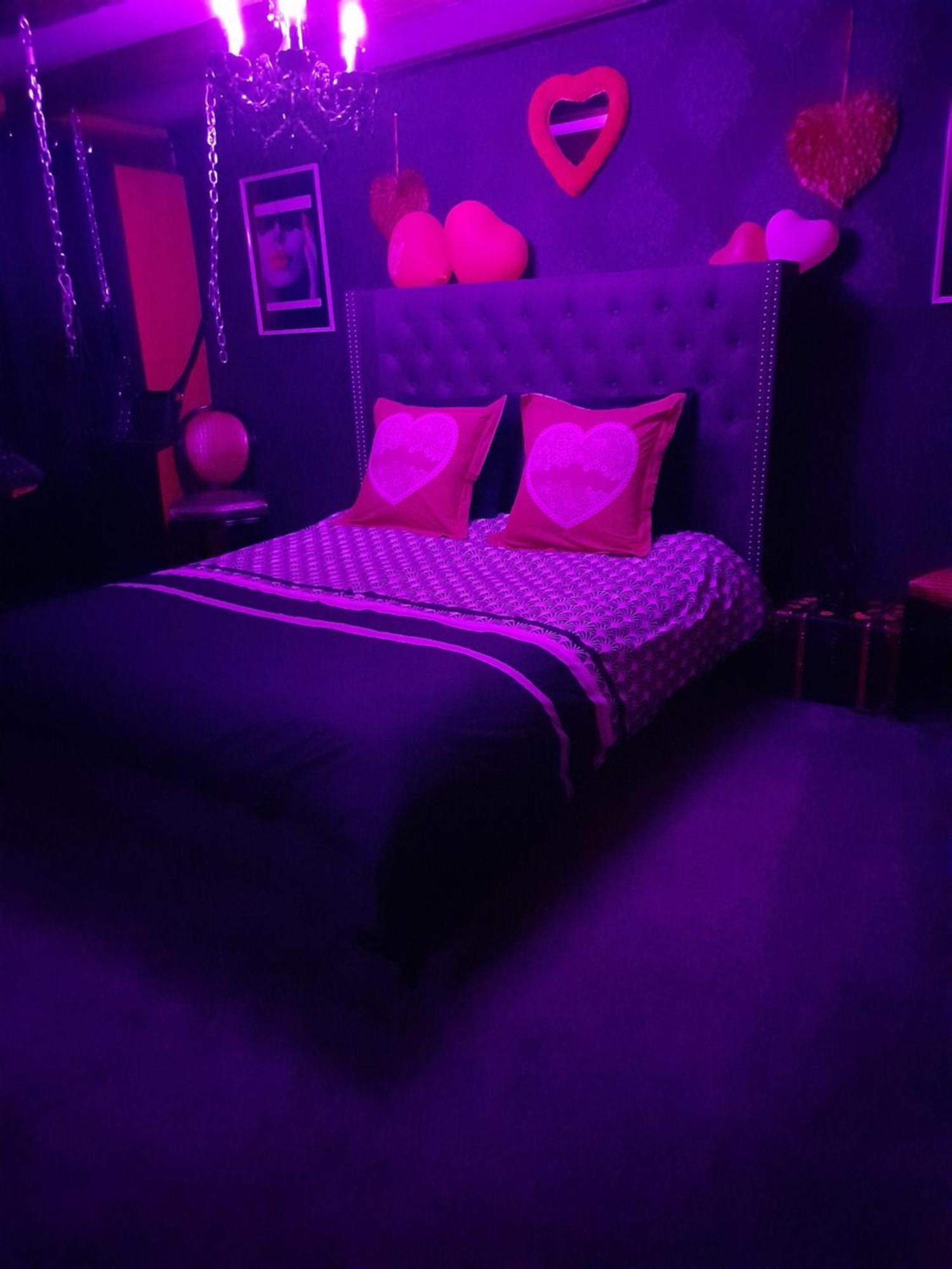 Love Room Le Rouge Et Noir Barr Exterior photo
