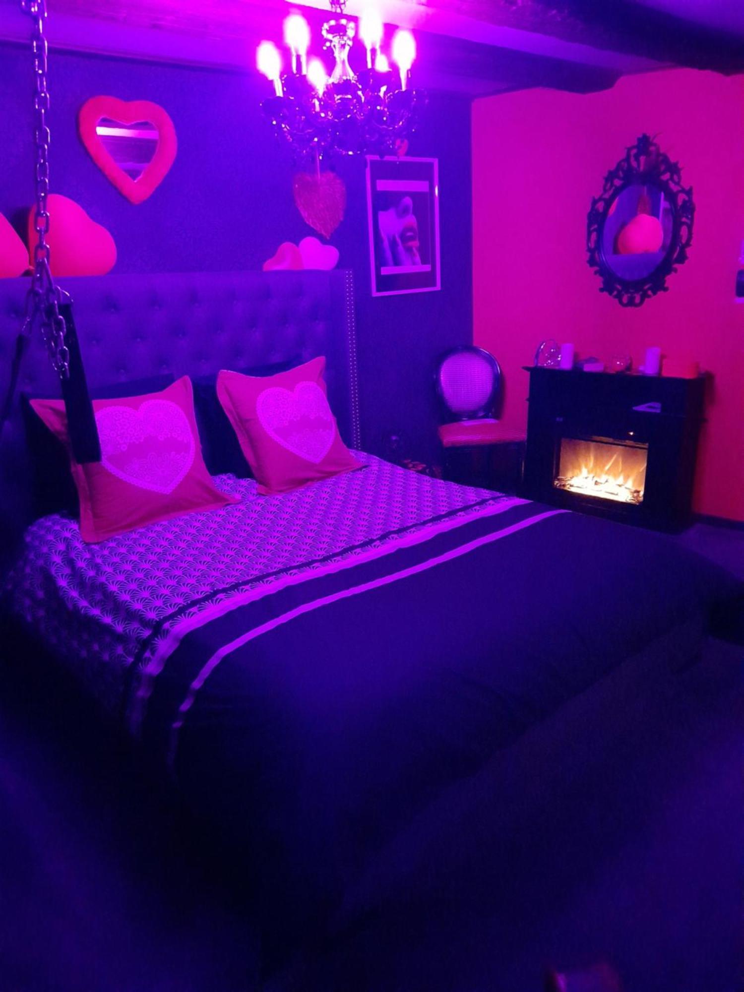 Love Room Le Rouge Et Noir Barr Exterior photo