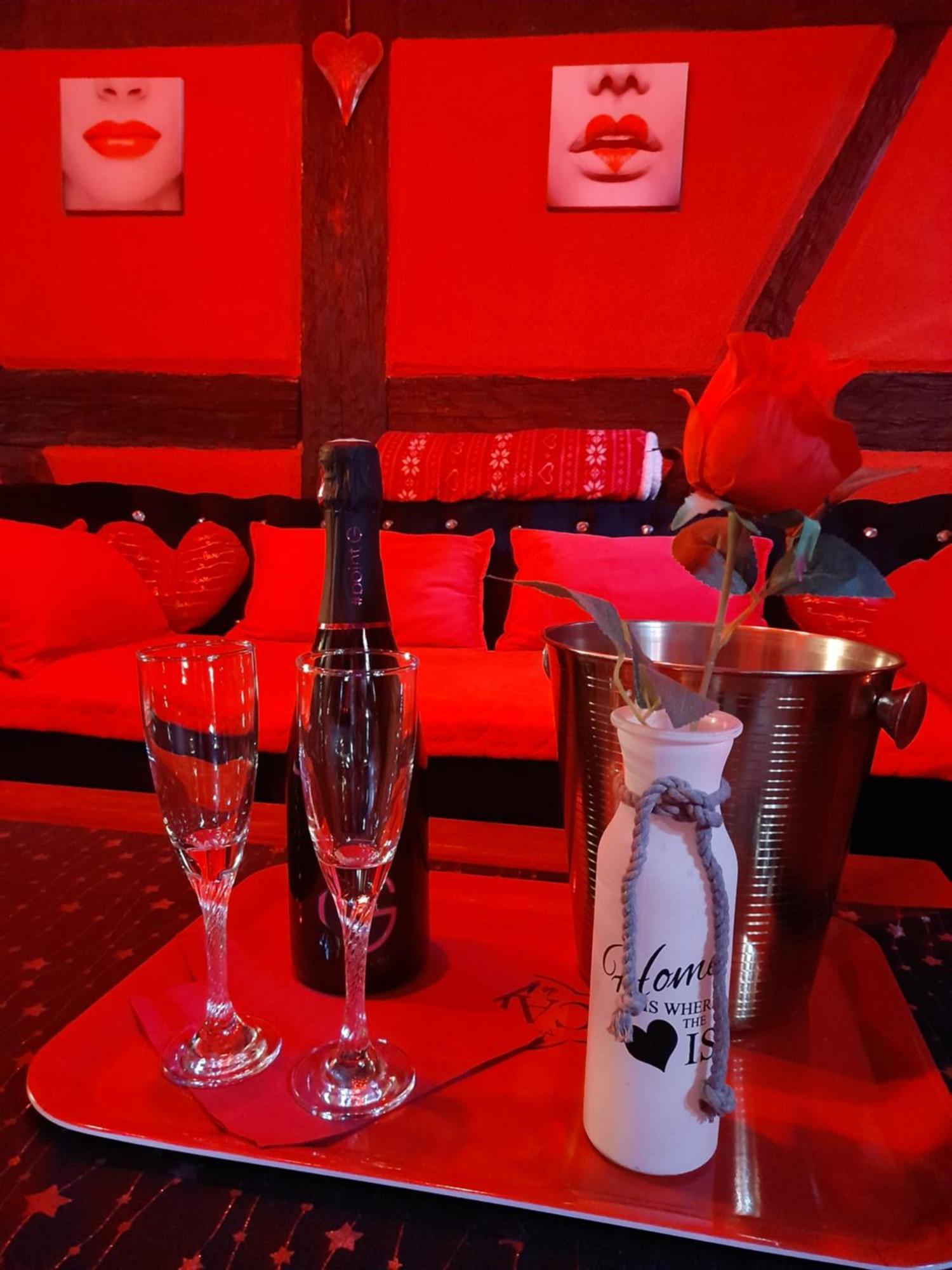 Love Room Le Rouge Et Noir Barr Exterior photo